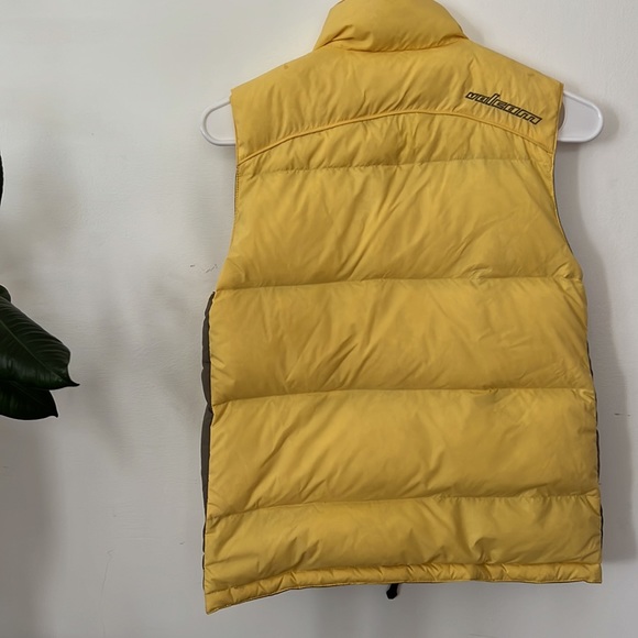 Women’s Volcom Snowboarding Vest - Picture 4 of 12